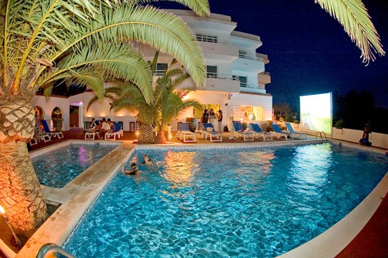 Descubre Ibiza Sunset Point Sports Resort & Roxy Camp