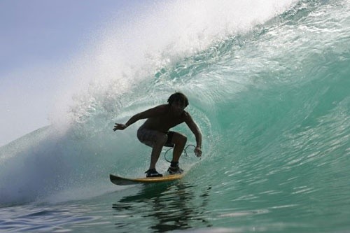 Descubre Padang Padang Surf Camp