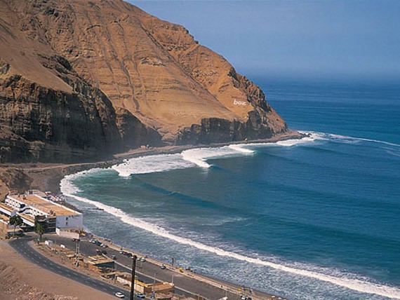 Descubre The Surfing School Surf Trip to Peru